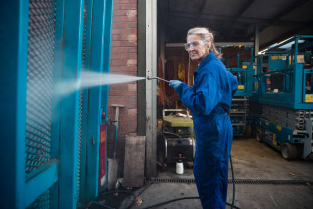 Best Garage Pressure Washing  in Manitowoc, WI